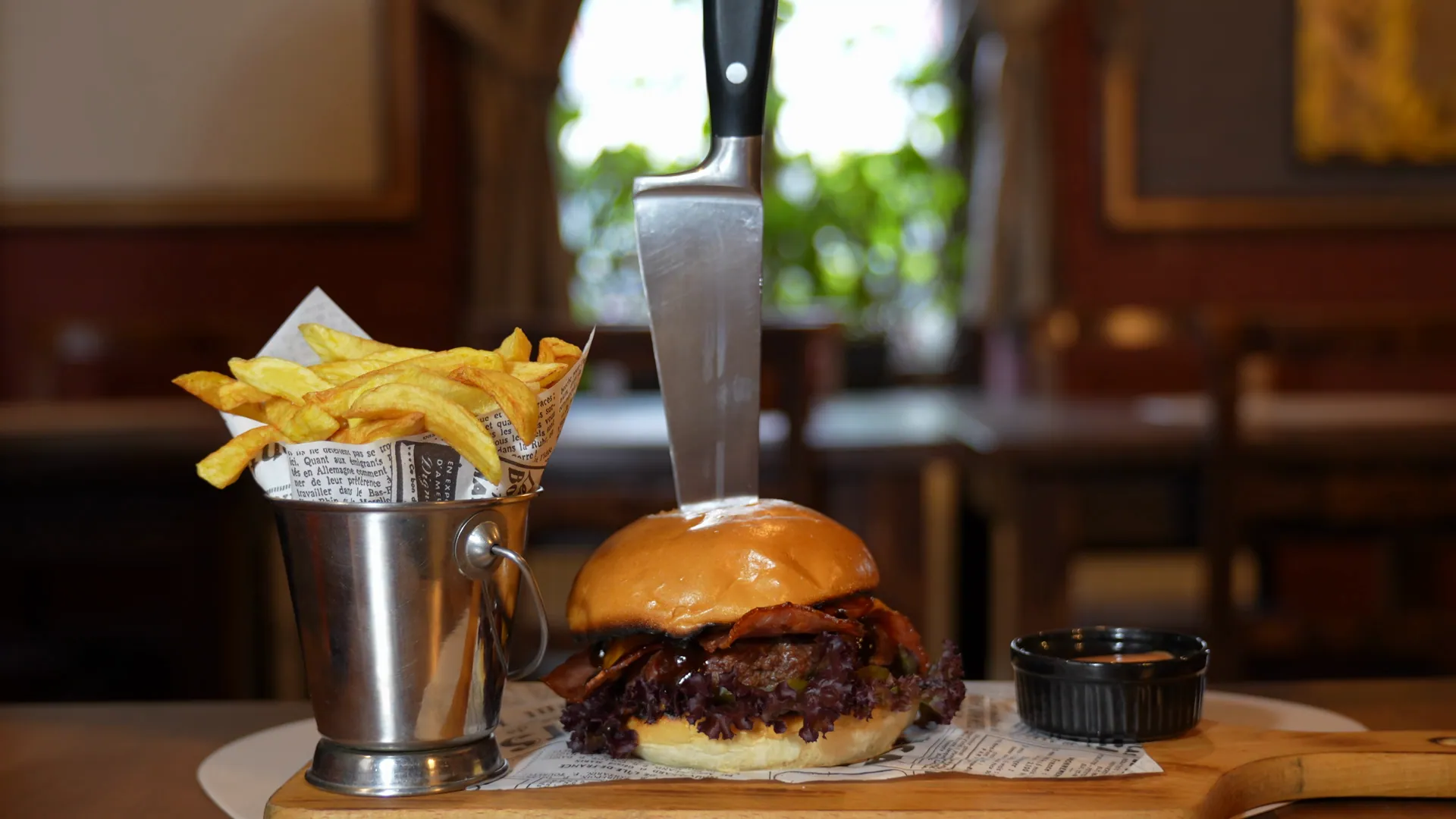 Burgerul, de la grătar la farfurie — E45 Restobar
